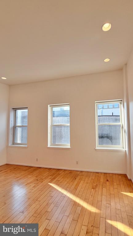 Building Photo - 136 N 3rd St