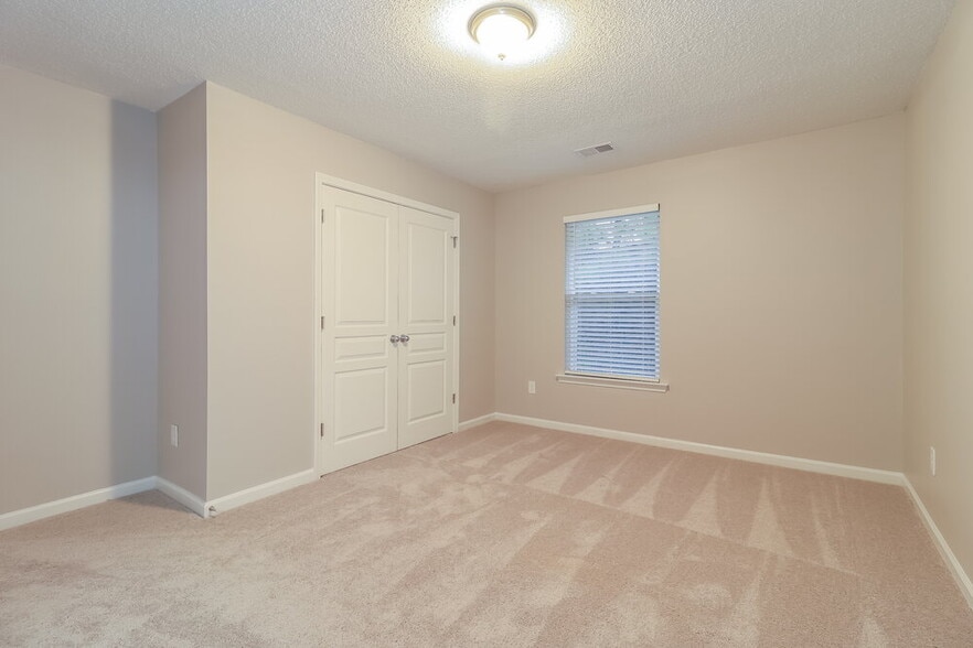 Building Photo - 168 Darbys Run Dr
