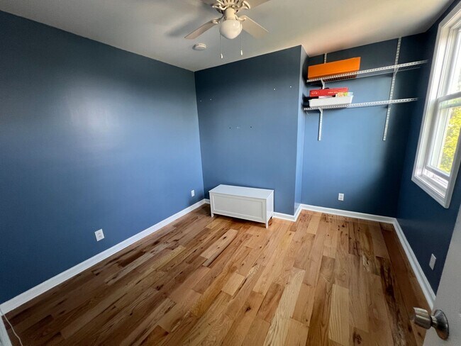 Building Photo - Pittsburgh - 3 Bedroom 1.5 Bathroom