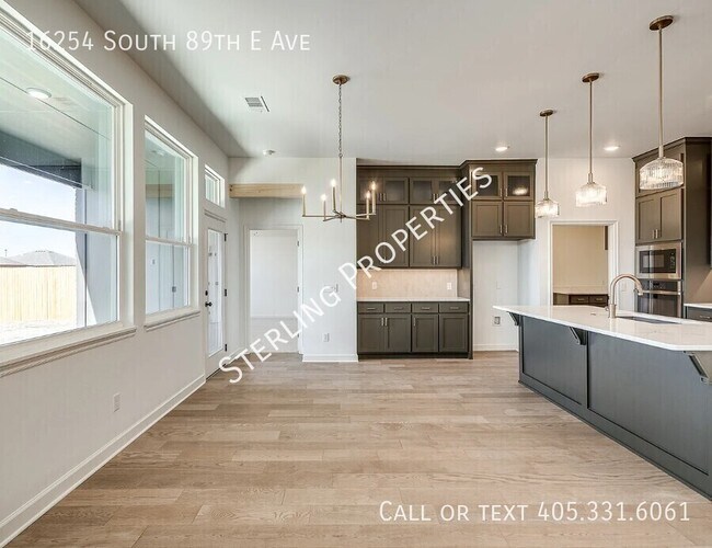 Building Photo - 16254 S 89th E Ave