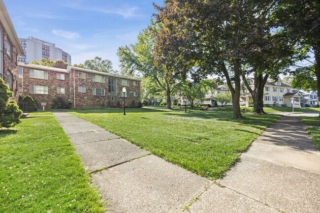 Building Photo - 729 Cedarwood Terrace