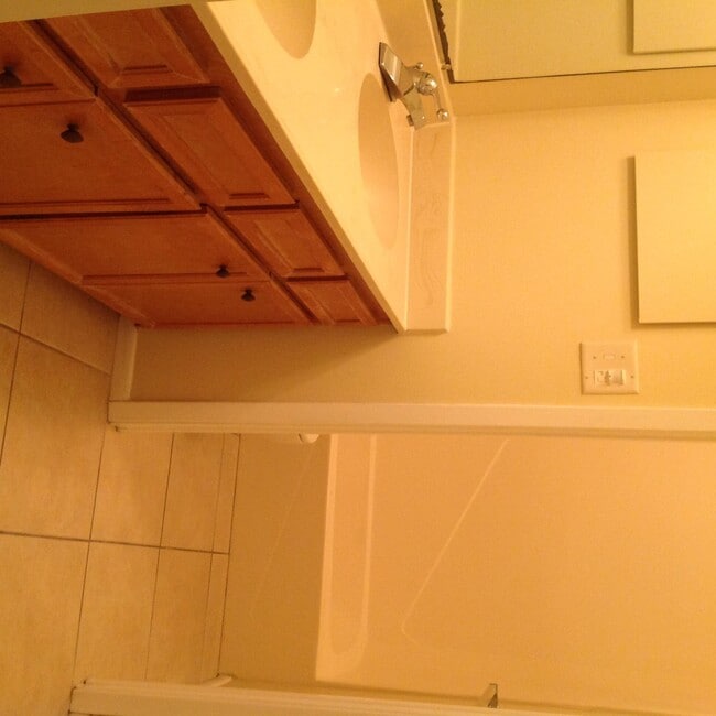 Building Photo - 132 Nebraska Ave NE