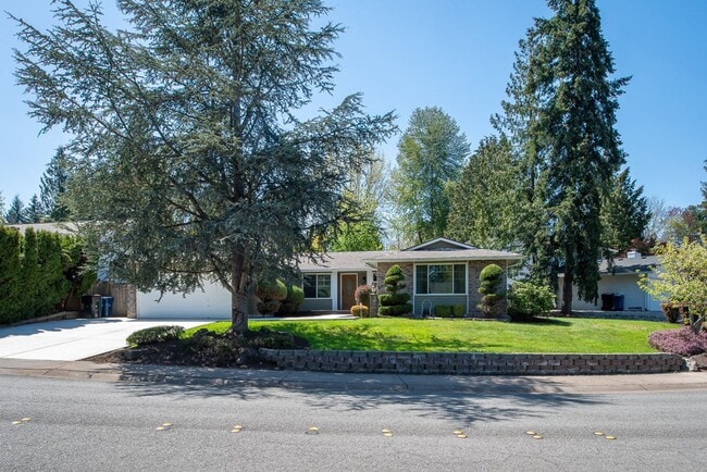 Building Photo - Peaceful neighborhood setting within walki...