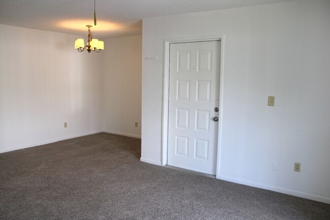Building Photo - 952 Courtyard Ln