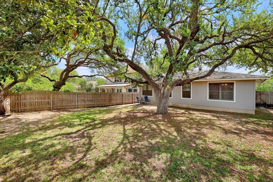 Building Photo - 1205 Forest Oaks Path