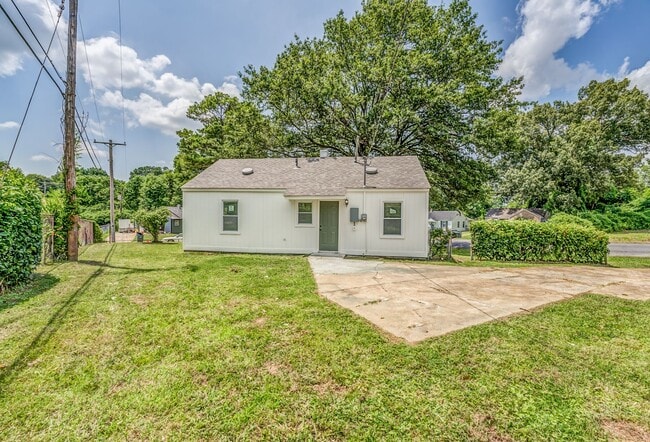 Building Photo - 405 W Brooks Rd