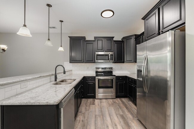 Building Photo - 407 E 3rd St