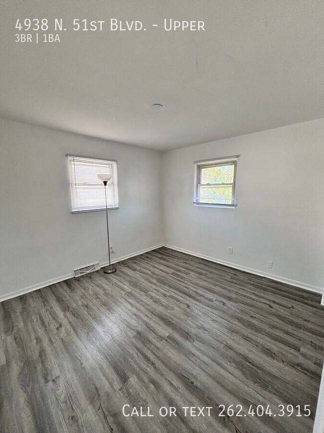 Building Photo - Spacious 3 Bedroom Upper-Make This Your Ne...