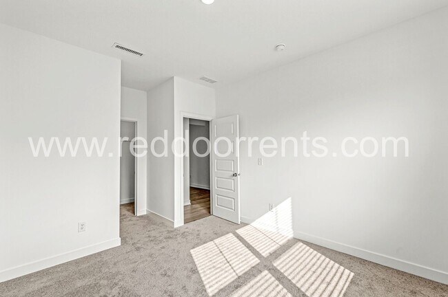 Building Photo - 2224 Boxwood Dr