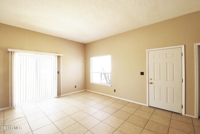 Building Photo - 216 Cutlass Dr