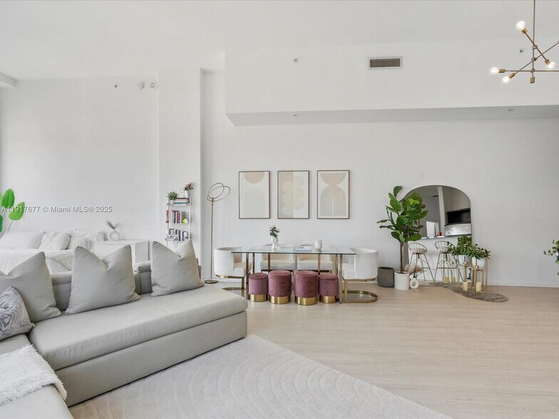 Building Photo - 253 NE 2nd St