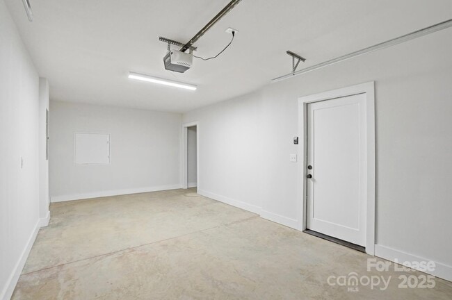 Building Photo - 1310 Carolyn Dr