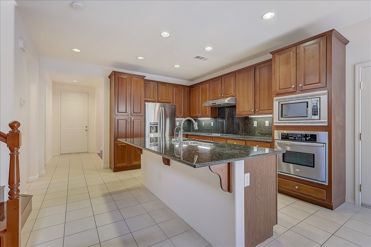 Building Photo - 3115 N Sunrise Ct