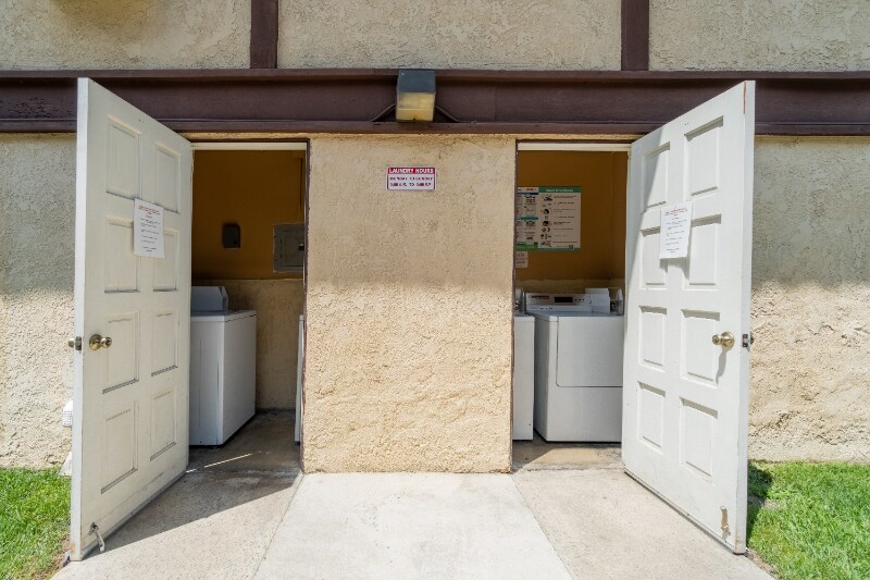 Building Photo - 3523 W Savanna St