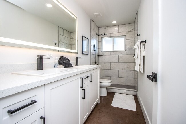 Building Photo - Biltmore District Luxury – 3 month leases avaialble 2,795.00