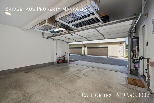 Building Photo - 5480 Seacliff Pl