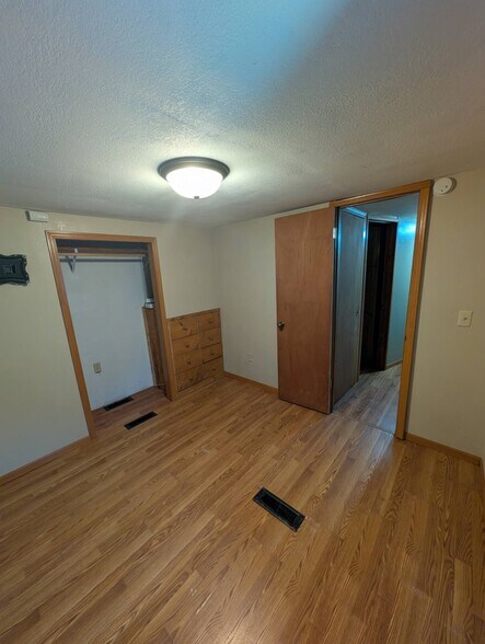 Building Photo - 105 Pier St