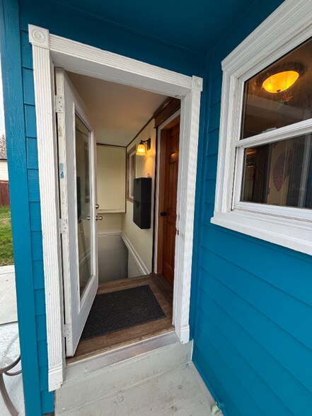 Building Photo - 13623 8th Ave SW