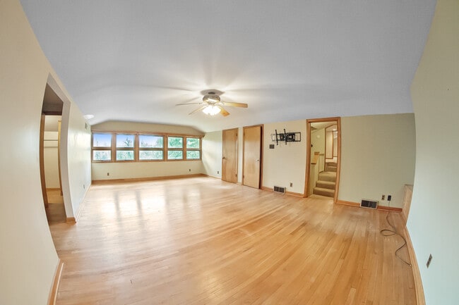 Building Photo - 9343 Shady Ln
