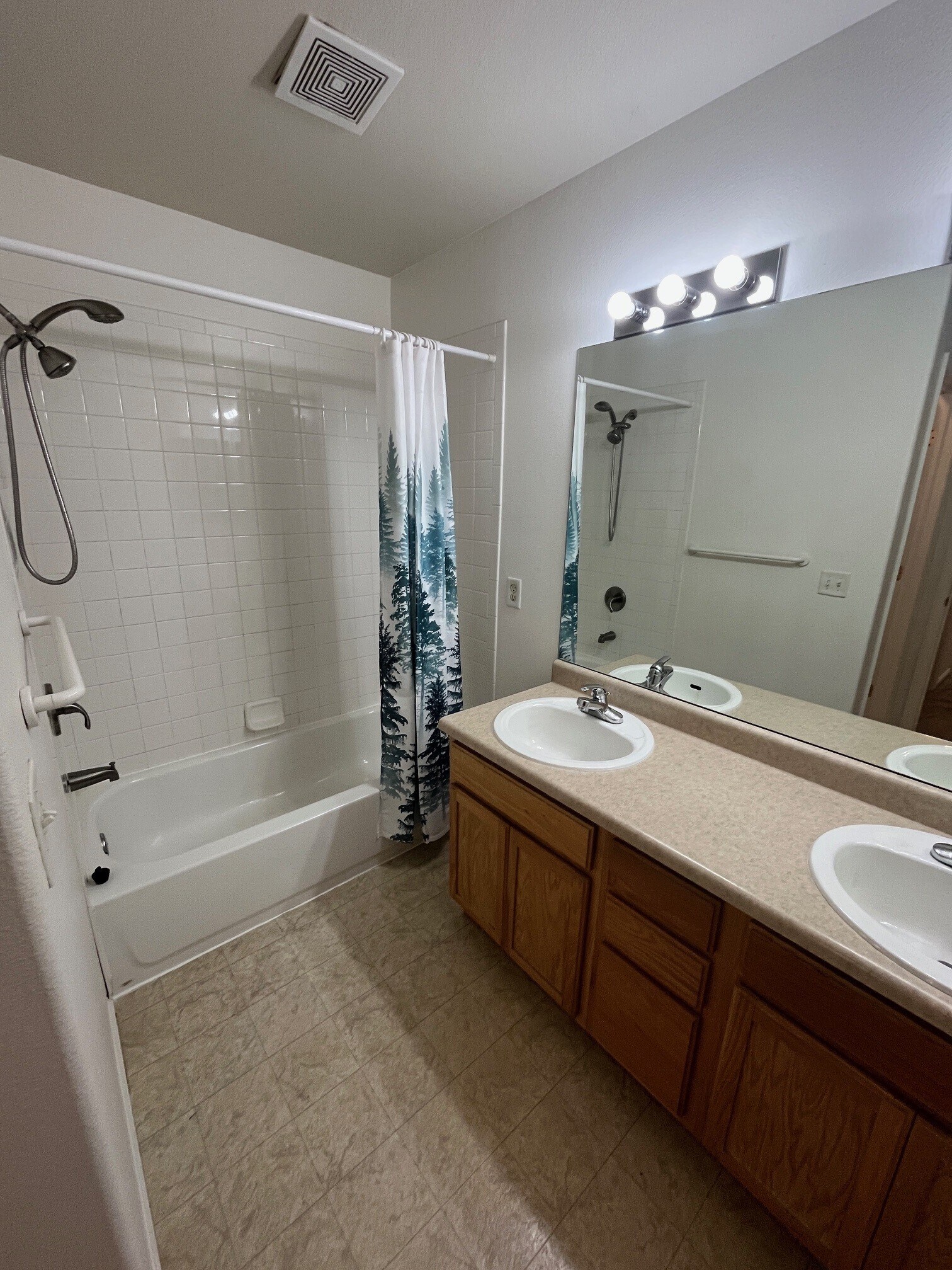 Primary bathroom - 2621 Rigden Pky