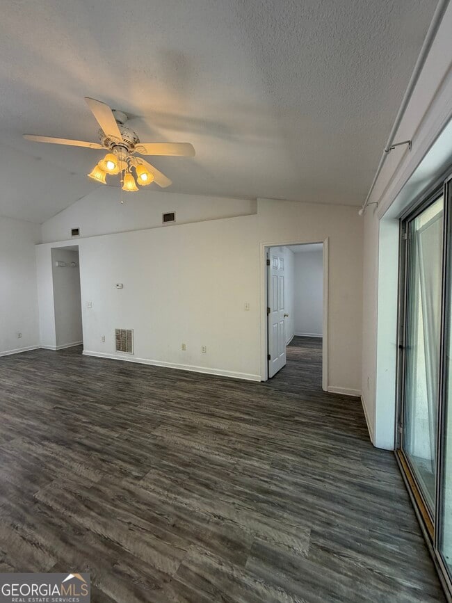 Building Photo - 401 Lawnwood Ct