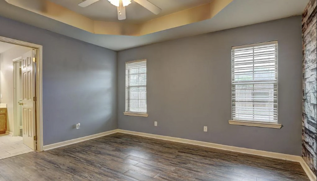 Building Photo - 737 N Belle Cir