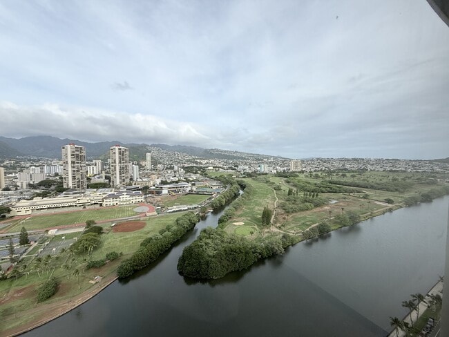 Building Photo - 2211 Ala Wai Blvd