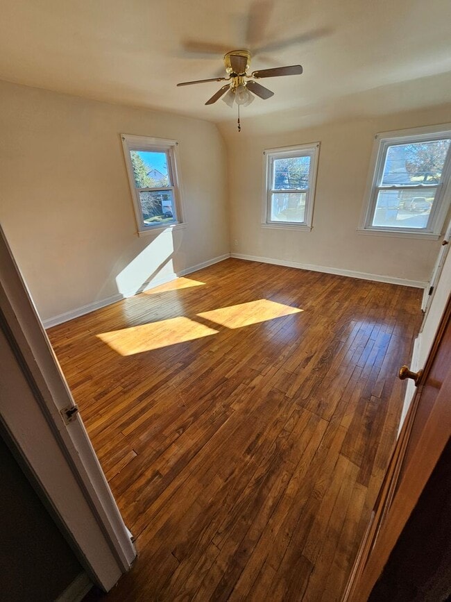 Building Photo - Newly Renovated 3-Bedroom Townhome with Chic Features