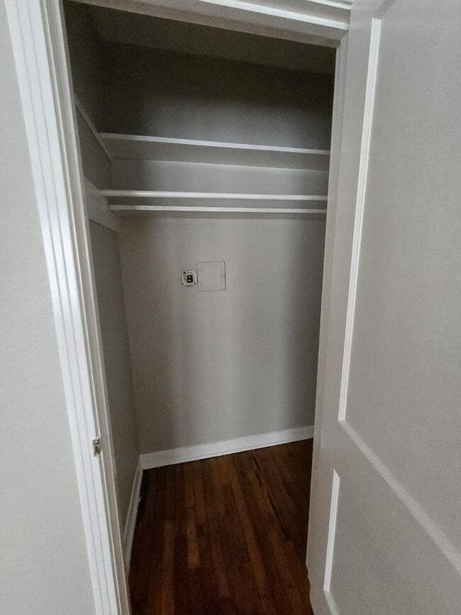 Building Photo - 1339 W Hollywood Ave