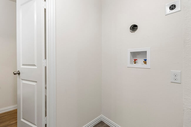 Building Photo - 1521 Edna Ln