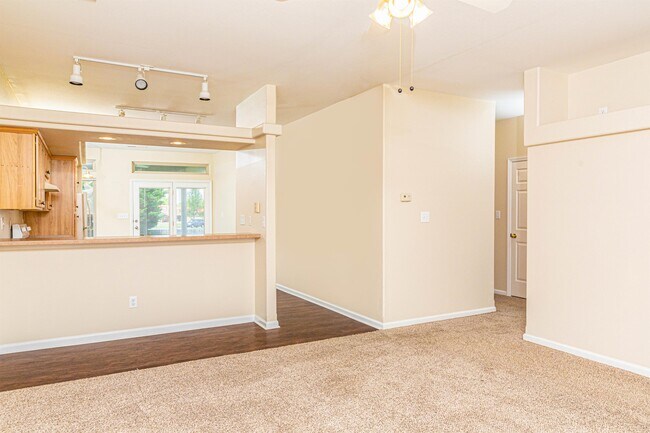 Building Photo - 749 Whispering Brook Trce