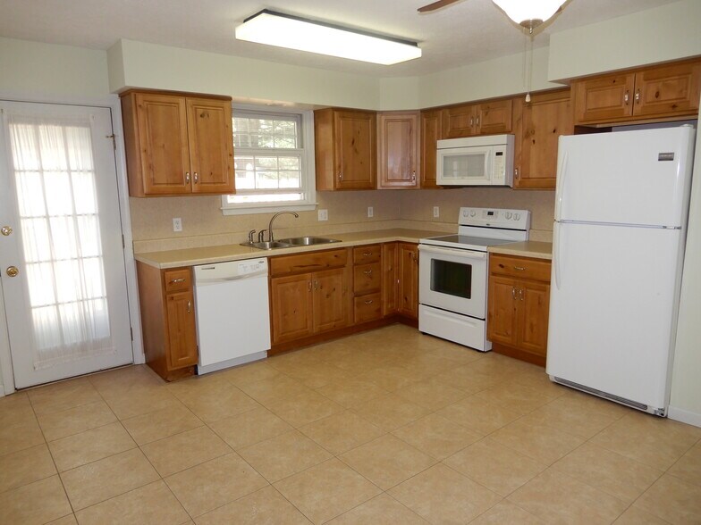 Kitchen - 117 S Kistler St