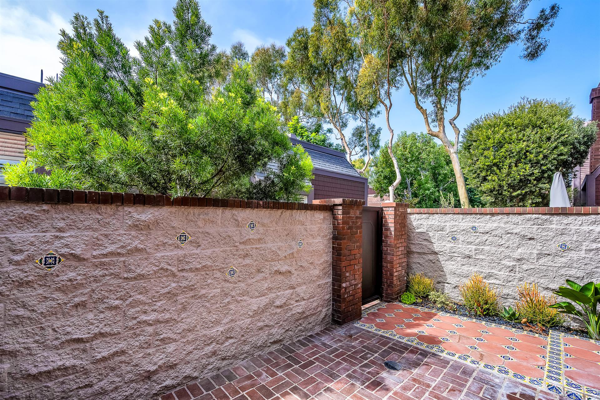 Front Gate - 4425 Alla Rd