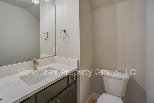 Building Photo - 2215 E Badger Wy