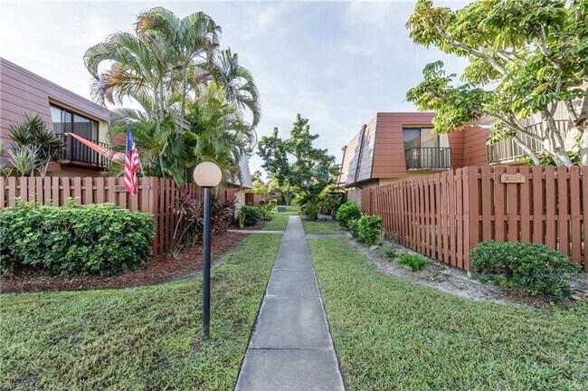 Primary Photo - Spacious 2 bedroom 2 bathroom Townhome