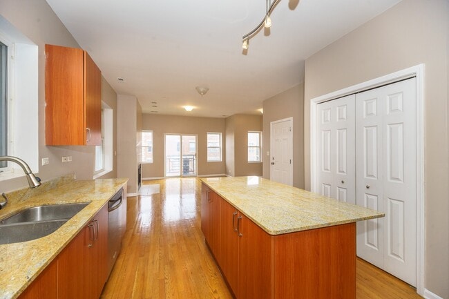 Building Photo - 4433 S Calumet Ave