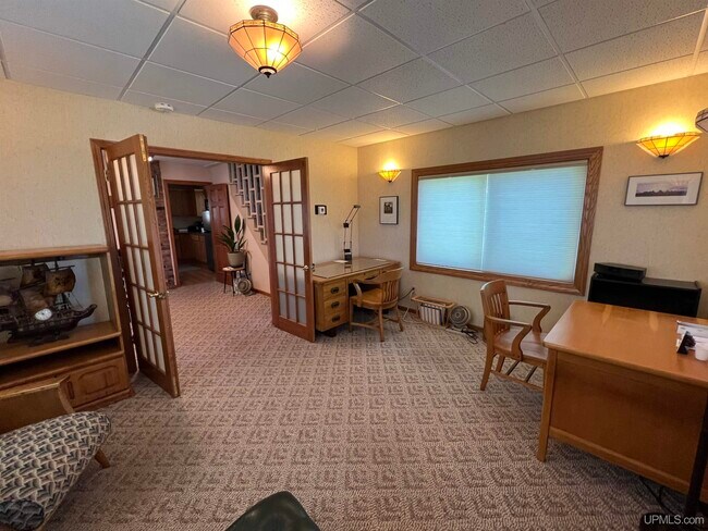 Living Room - 605 W Houghton Ave