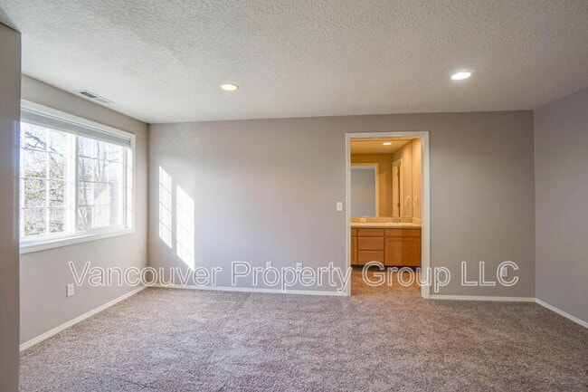 Building Photo - 2515 SE 173rd Pl