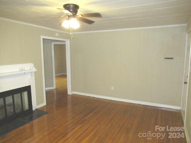 Building Photo - 421 Jennings St