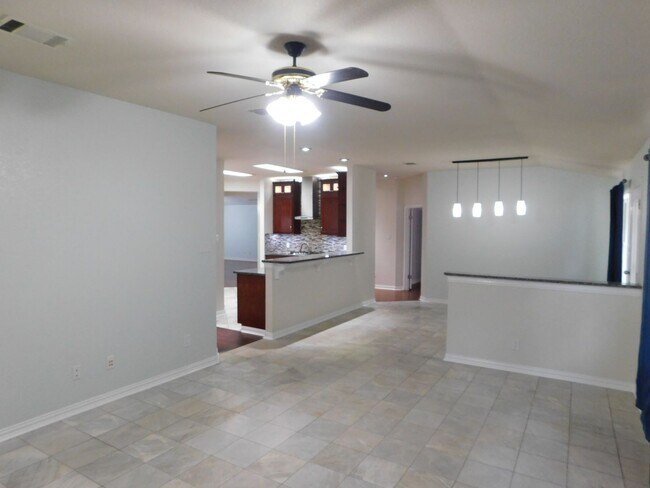 Building Photo - 1301 Leah Ln