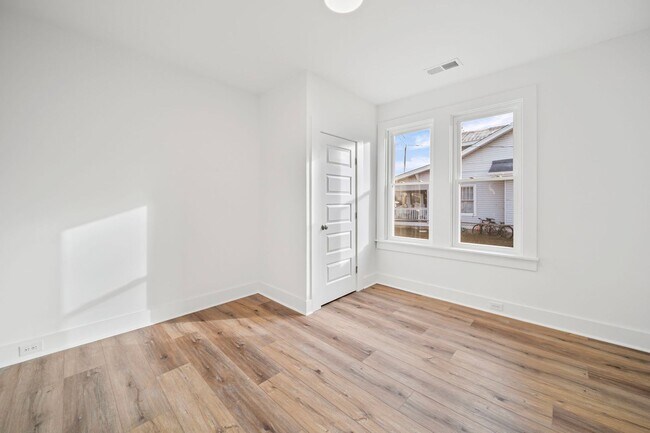 Building Photo - 1703 Lowder St