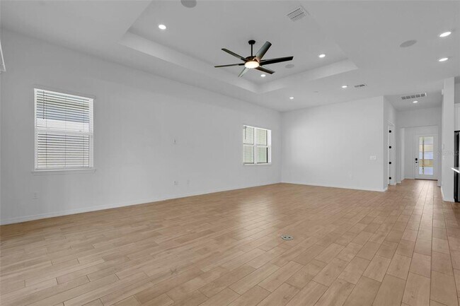 Building Photo - 10393 Pk Ests Ave