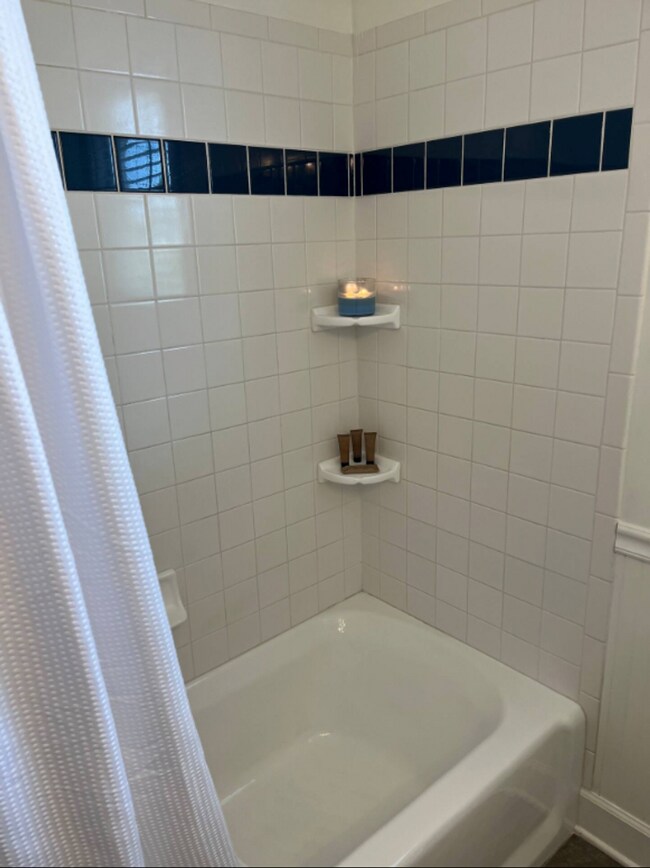 Building Photo - Elegant Downtown Augusta Cottage – Fully F...