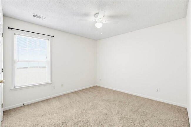 Building Photo - 490 Chippenham Ct