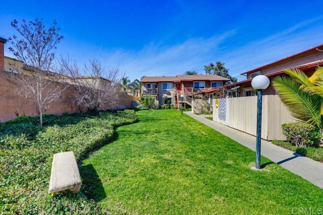 Building Photo - 1025 Estes St