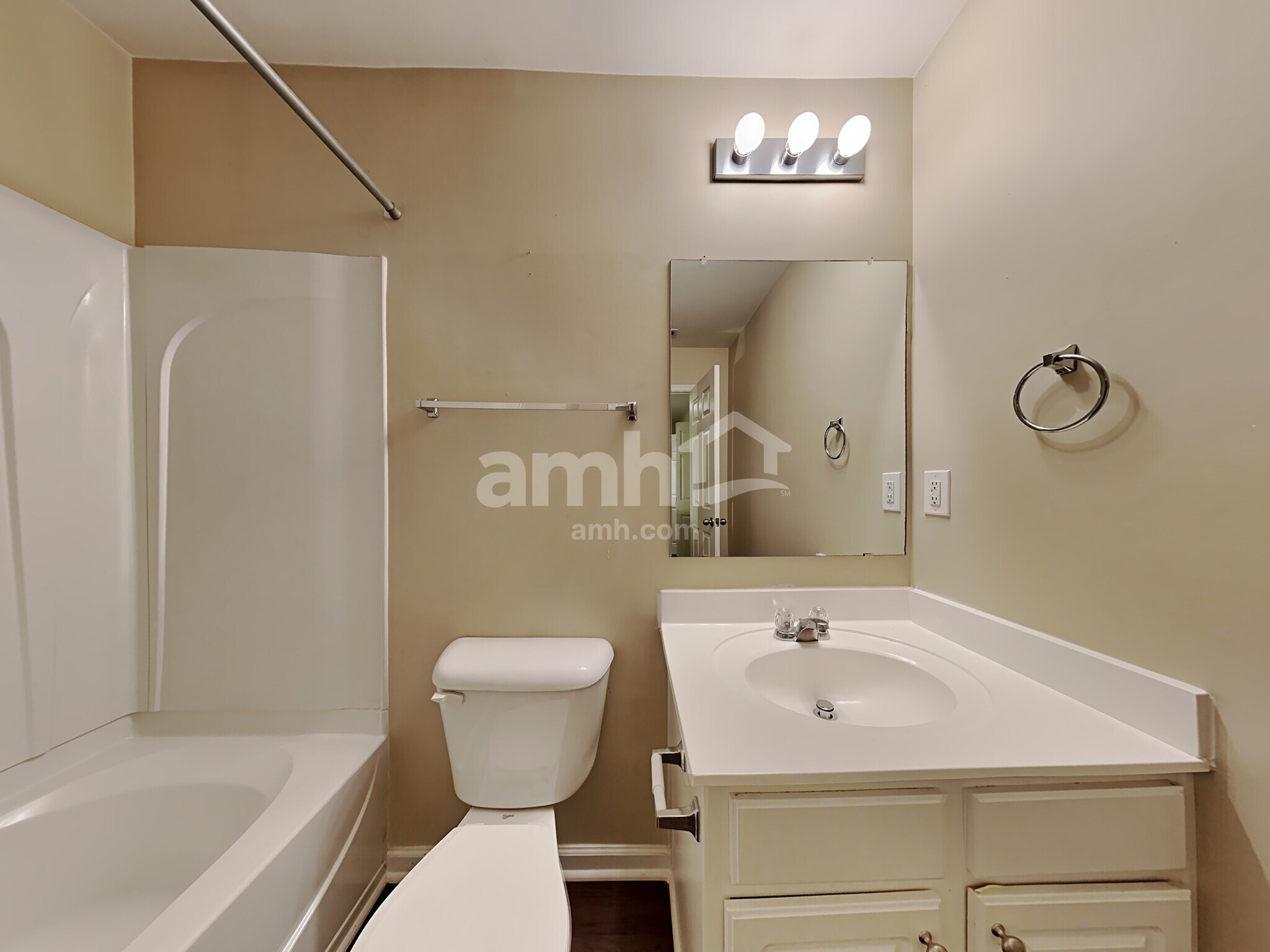 Building Photo - 2920 Mayfair Dr