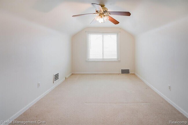 Building Photo - 3354 Monroe St