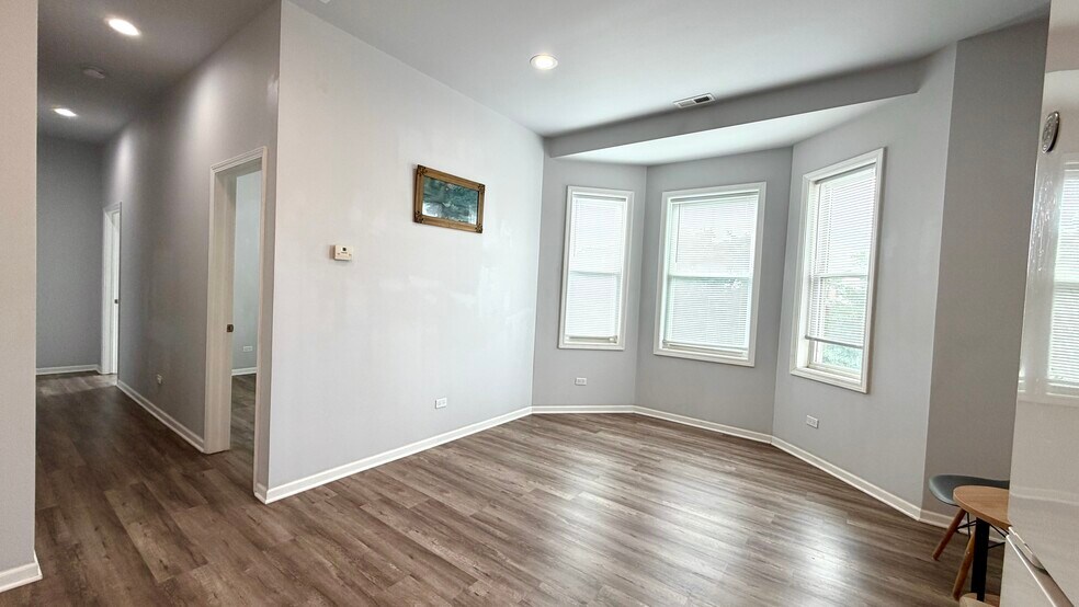 Building Photo - 2893 S Archer Ave