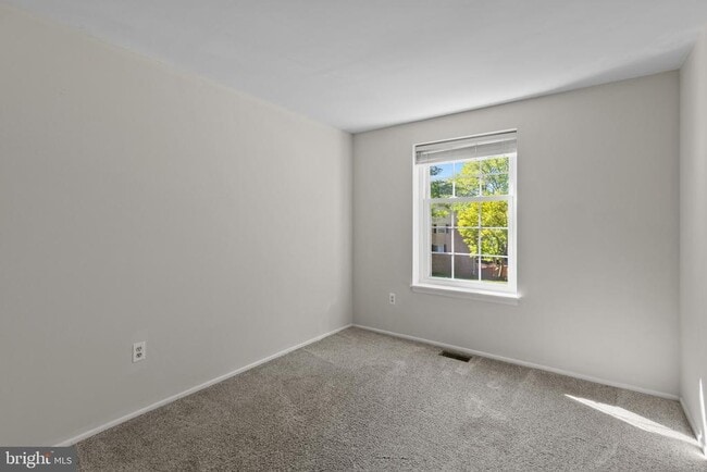 Building Photo - 11861 New Country Ln