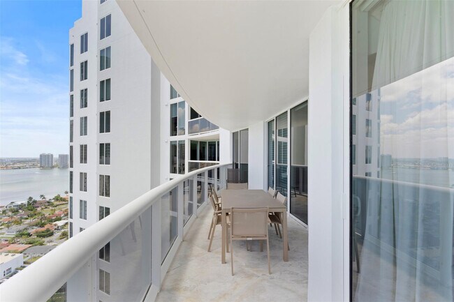 Building Photo - 18911 Collins Ave